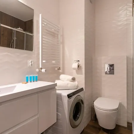 Zygmunta Standard By Bookinghost