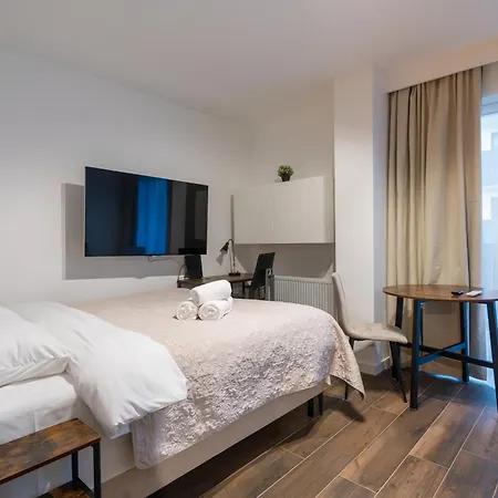 Zygmunta Standard By Bookinghost * Gliwice